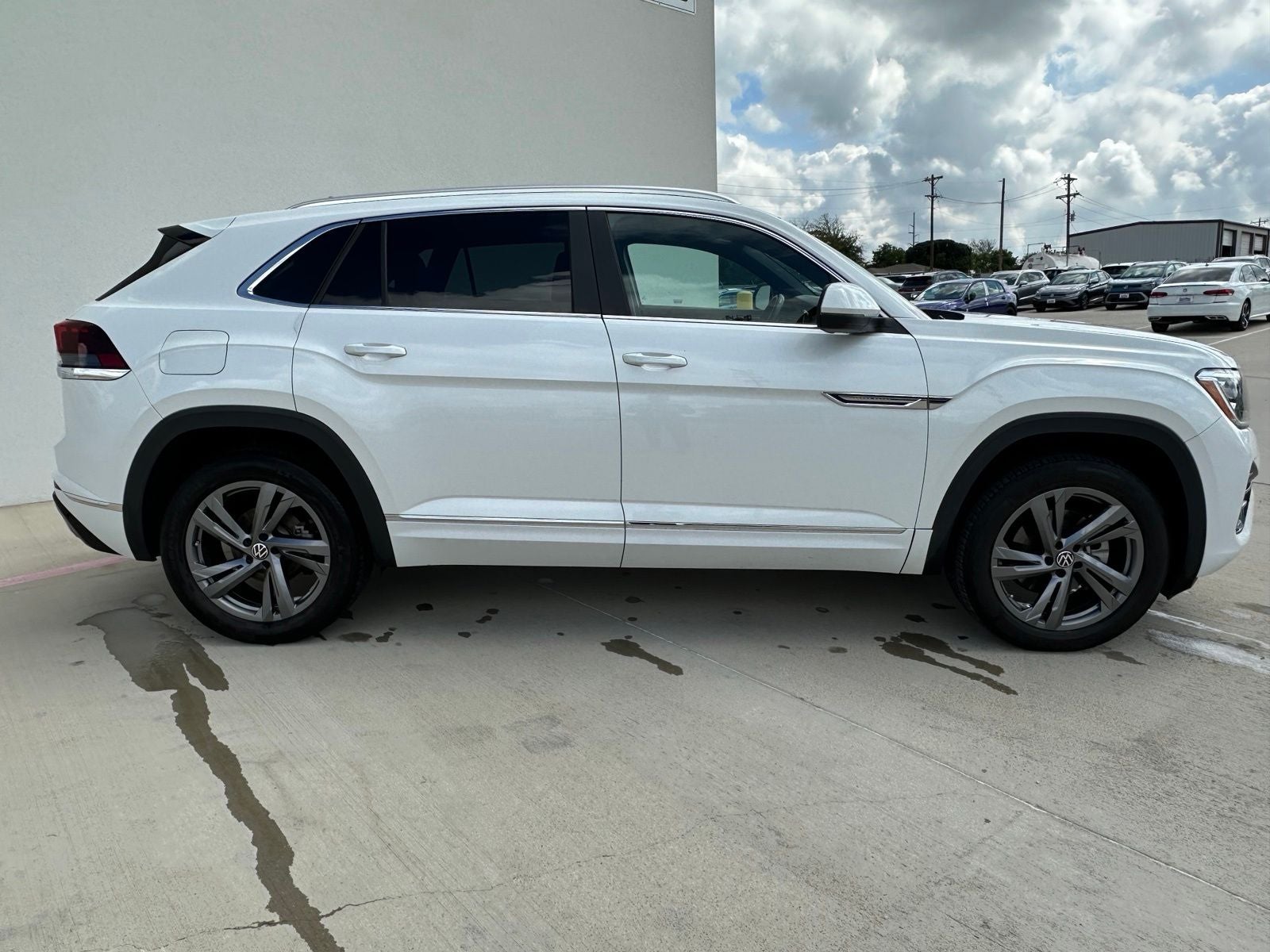 2024 Volkswagen Atlas Cross Sport 2.0T SEL R-Line