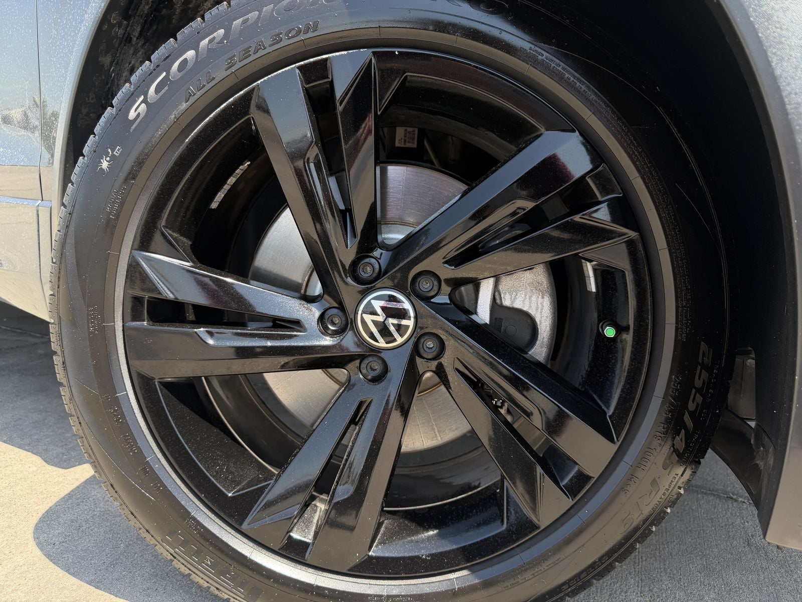 2024 Volkswagen Tiguan 2.0T SE R-Line Black