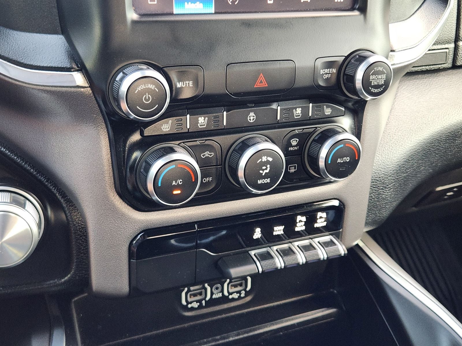 2022 RAM Ram 1500 Laramie Crew Cab 4x2 5'7' Box