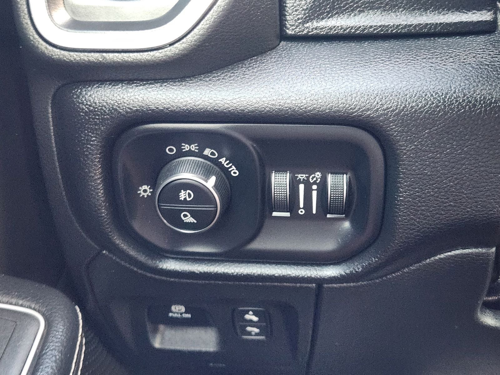 2022 RAM Ram 1500 Laramie Crew Cab 4x2 5'7' Box