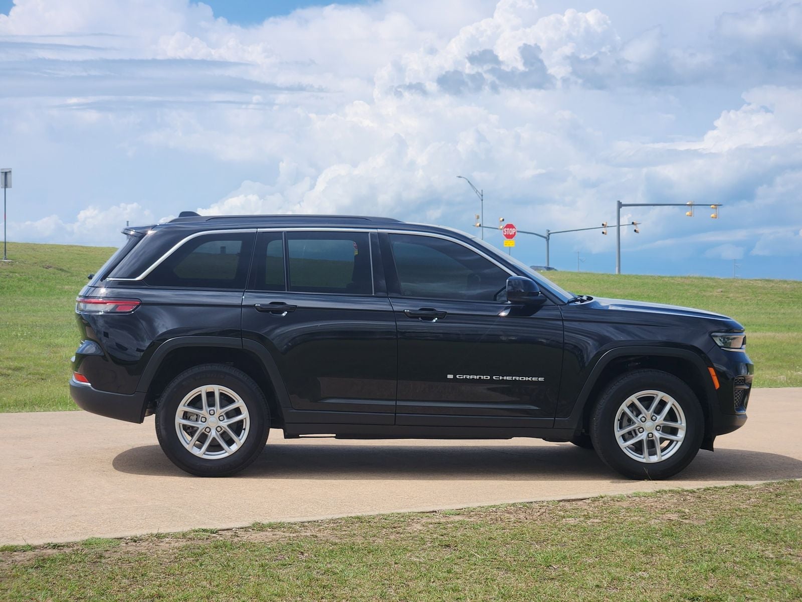 2025 Jeep Grand Cherokee Laredo X 4x2