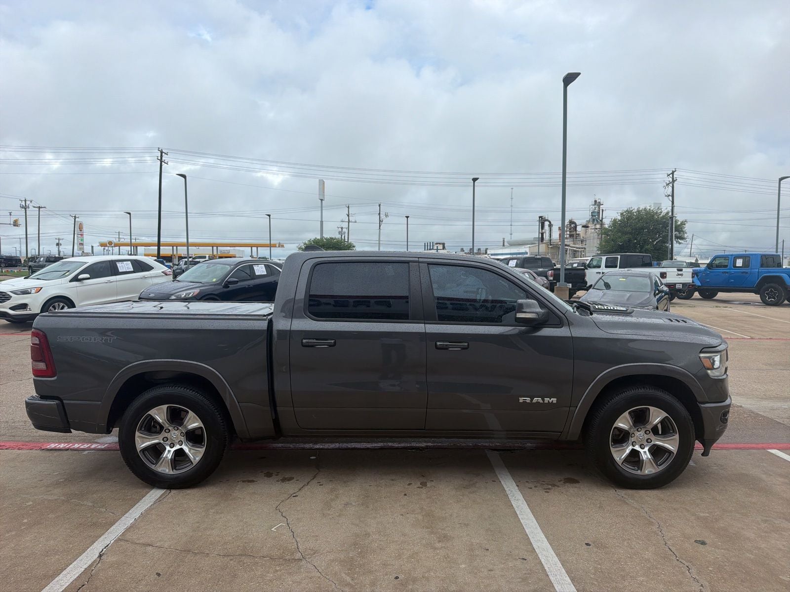 2022 RAM Ram 1500 Laramie Crew Cab 4x2 5'7' Box