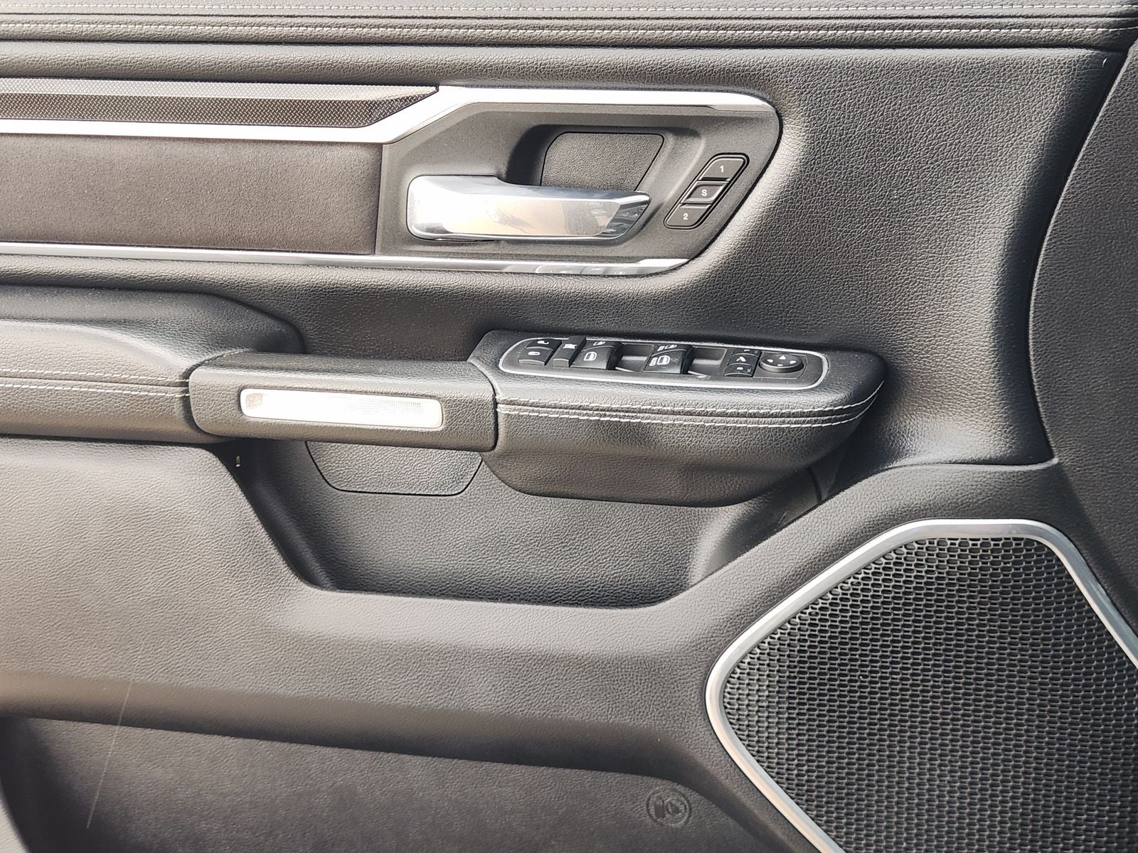 2022 RAM Ram 1500 Laramie Crew Cab 4x2 5'7' Box
