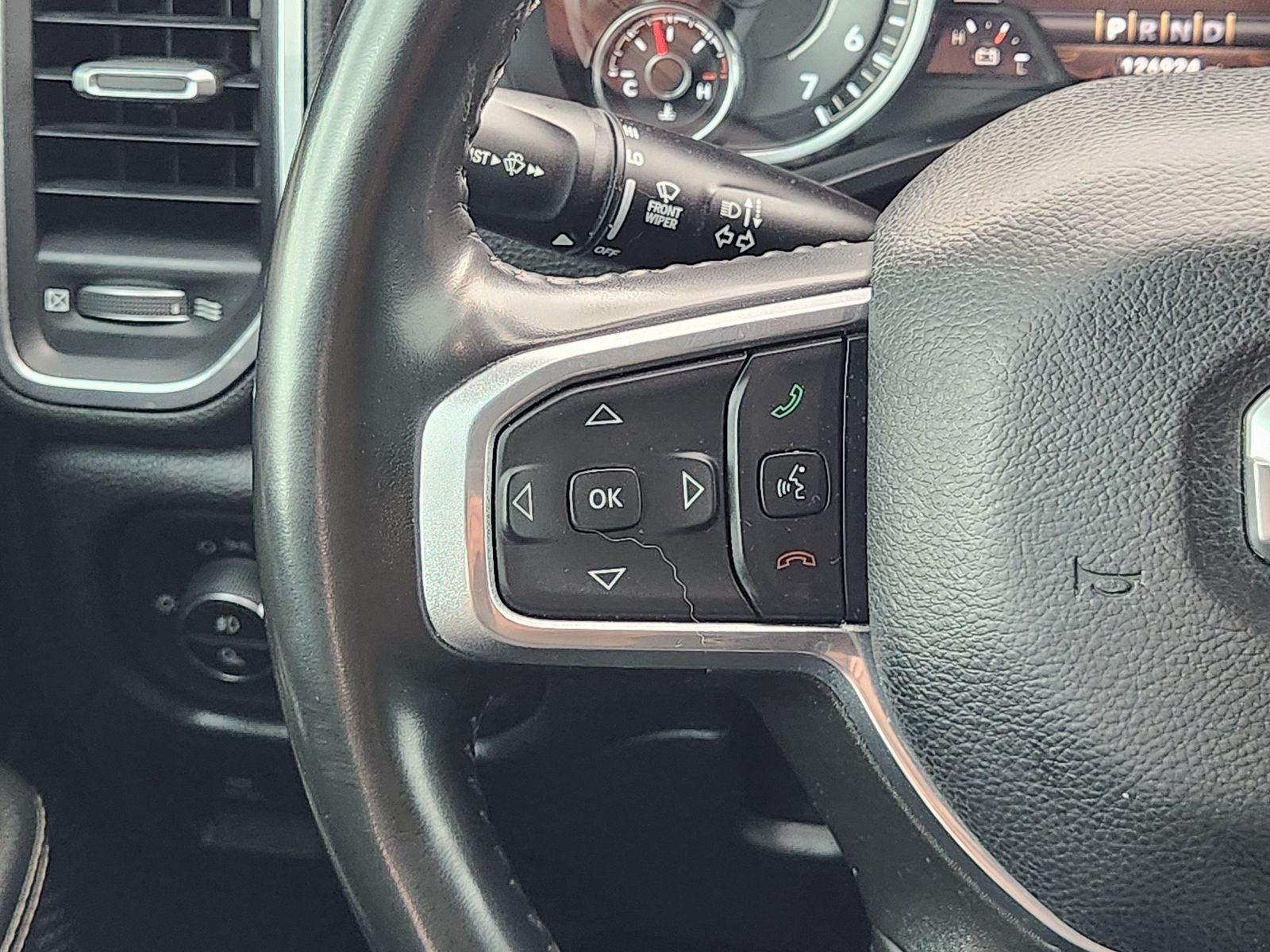 2022 RAM Ram 1500 Laramie Crew Cab 4x2 5'7' Box