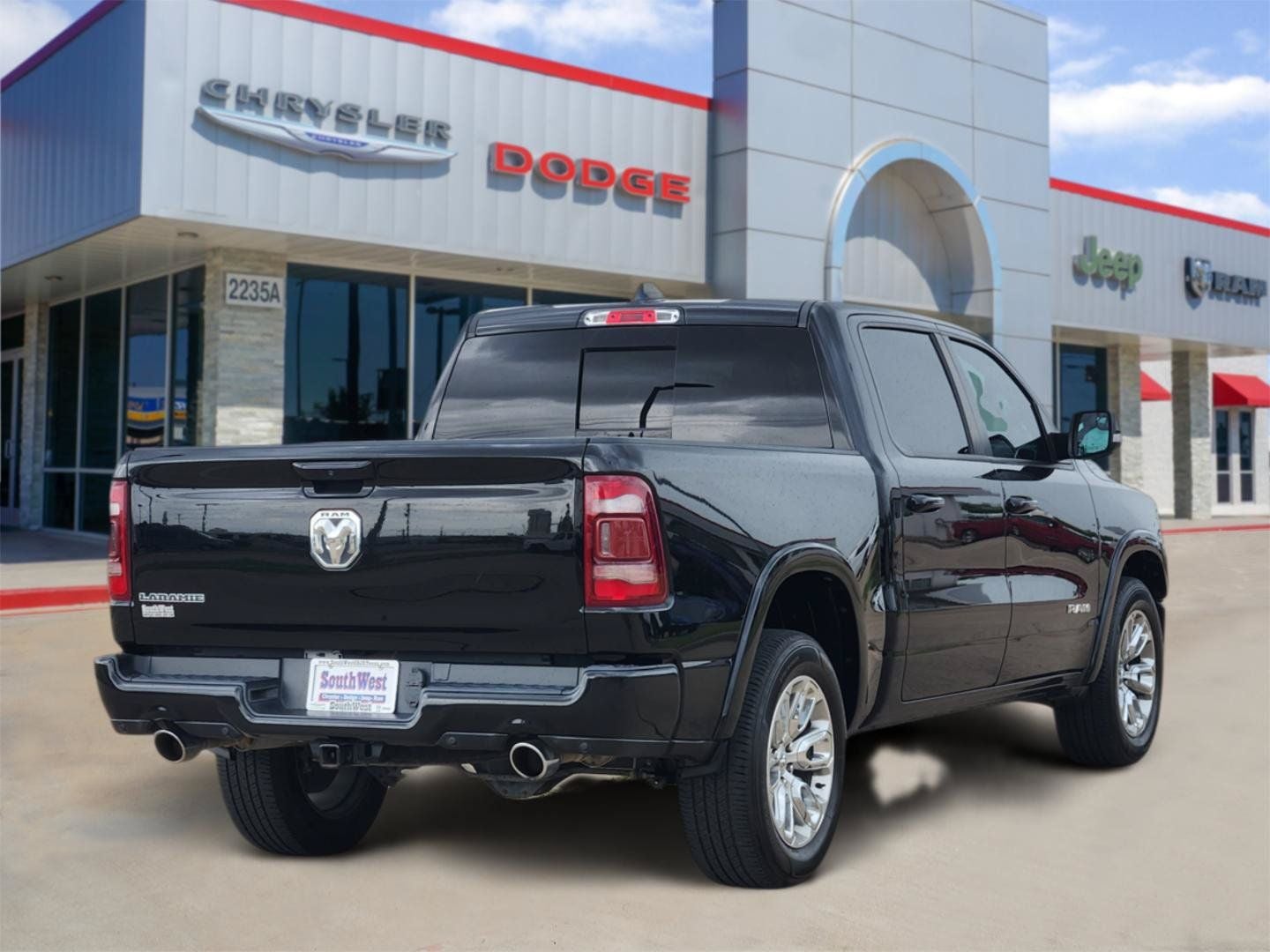 2022 RAM Ram 1500 Laramie Crew Cab 4x2 5'7' Box