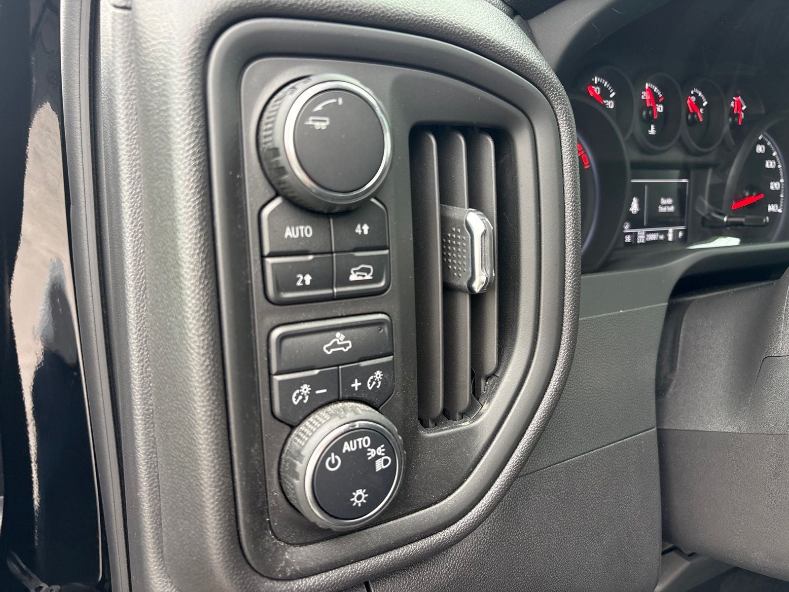 2024 Chevrolet Silverado 1500 4WD Crew Cab Short Bed Custom