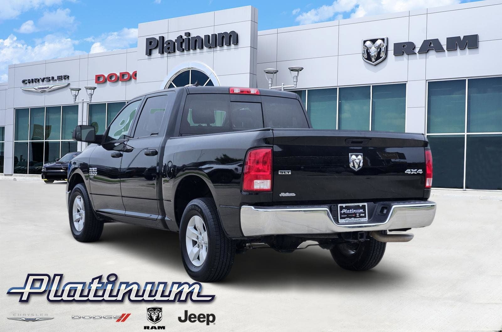 2023 RAM 1500 Classic SLT Crew Cab 4x4 5'7' Box