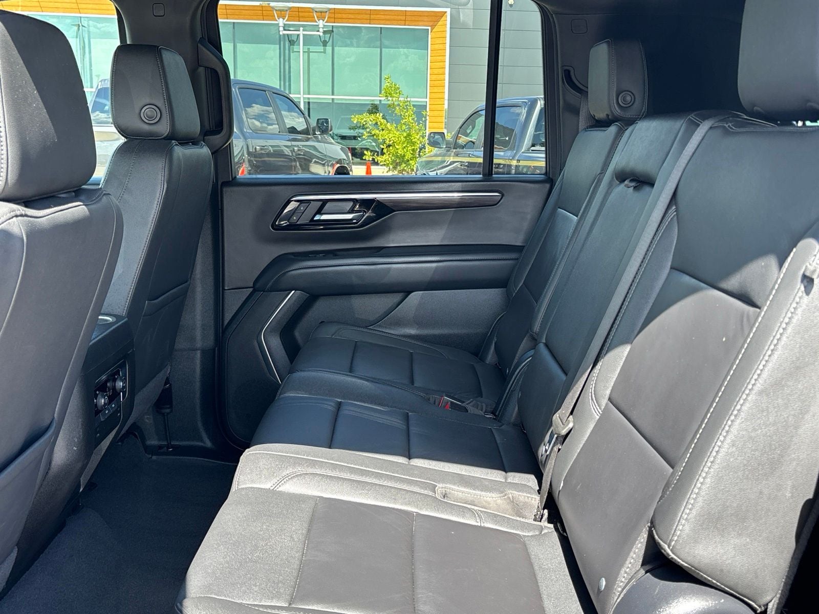 2025 Chevrolet Suburban 2WD LT