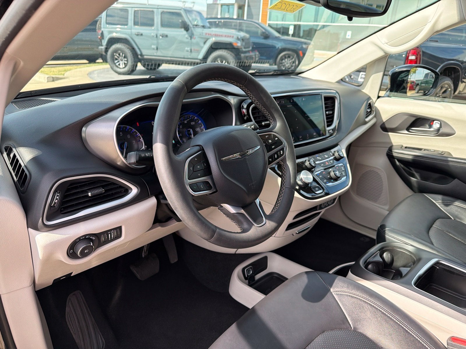 2024 Chrysler Pacifica Touring L