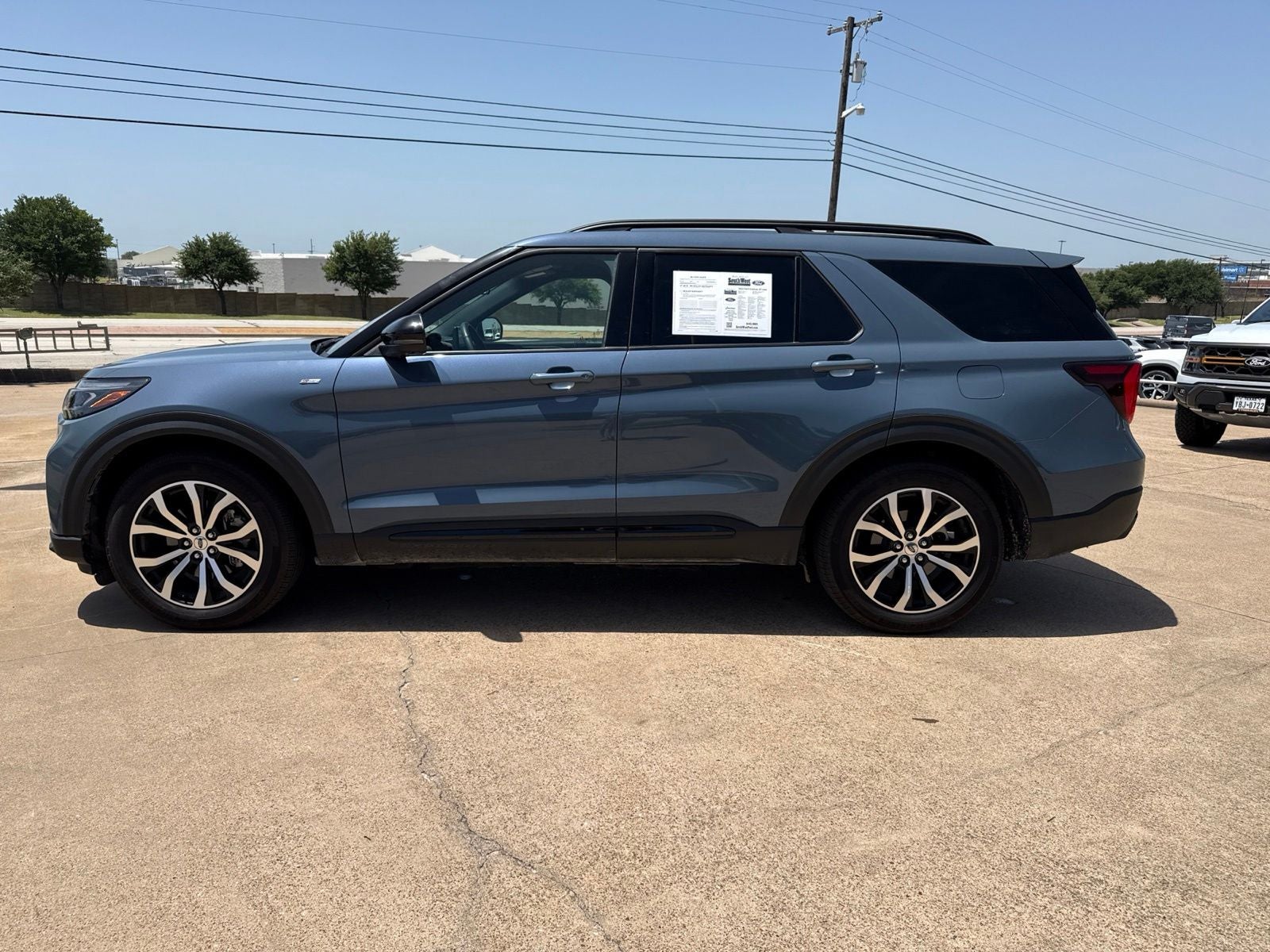 2025 Ford Explorer ST-Line