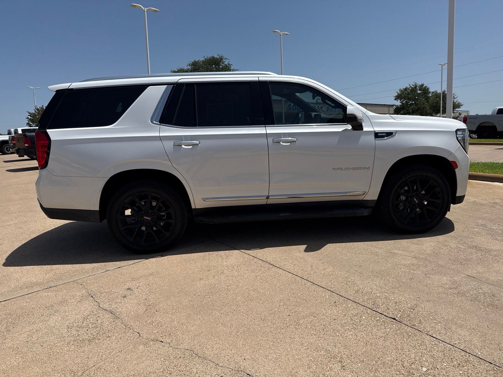 2023 GMC Yukon SLT