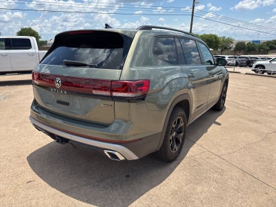 2024 Volkswagen Atlas 2.0T Peak Edition SE w/Technology
