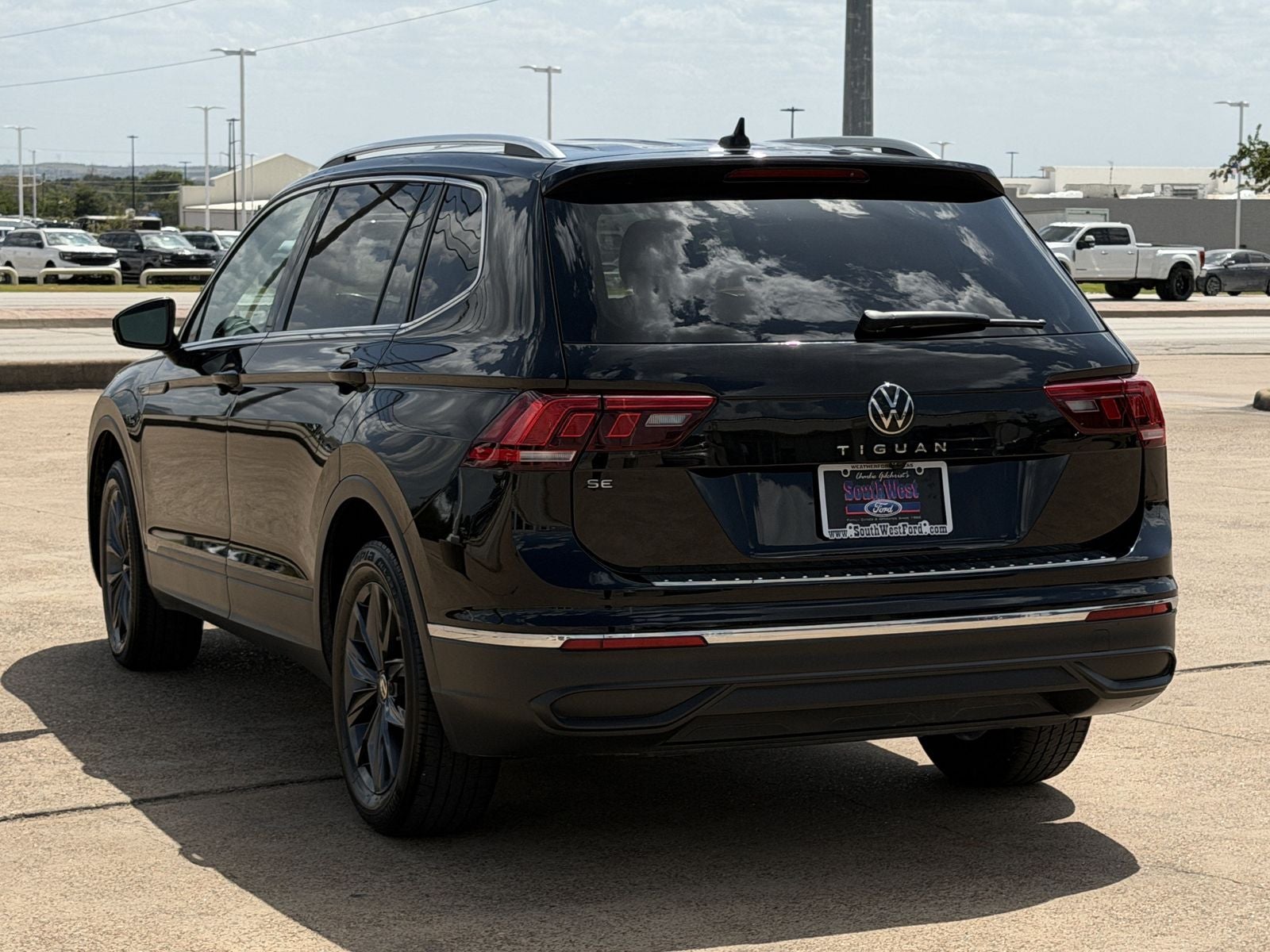 2023 Volkswagen Tiguan 2.0T SE