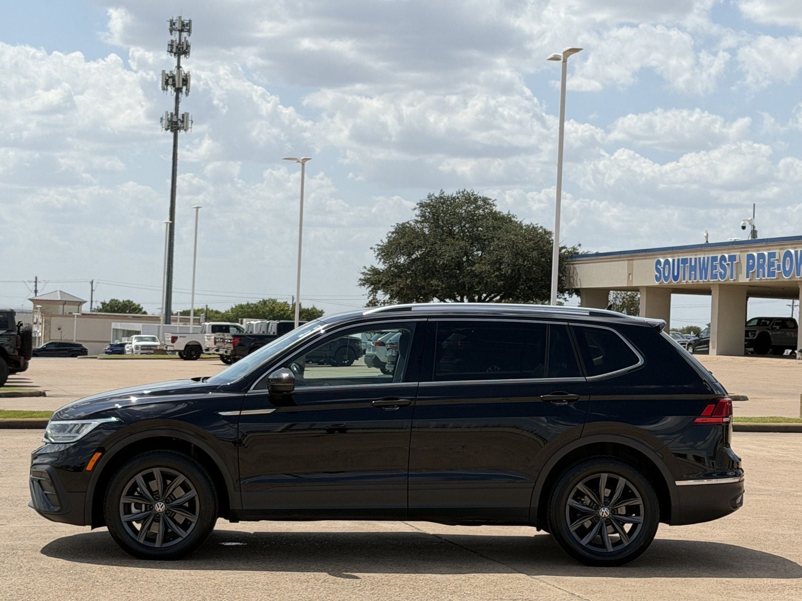 2023 Volkswagen Tiguan 2.0T SE