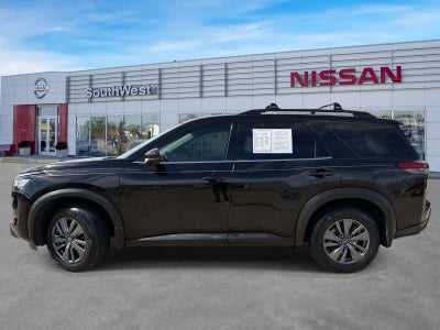 2022 Nissan Pathfinder SV