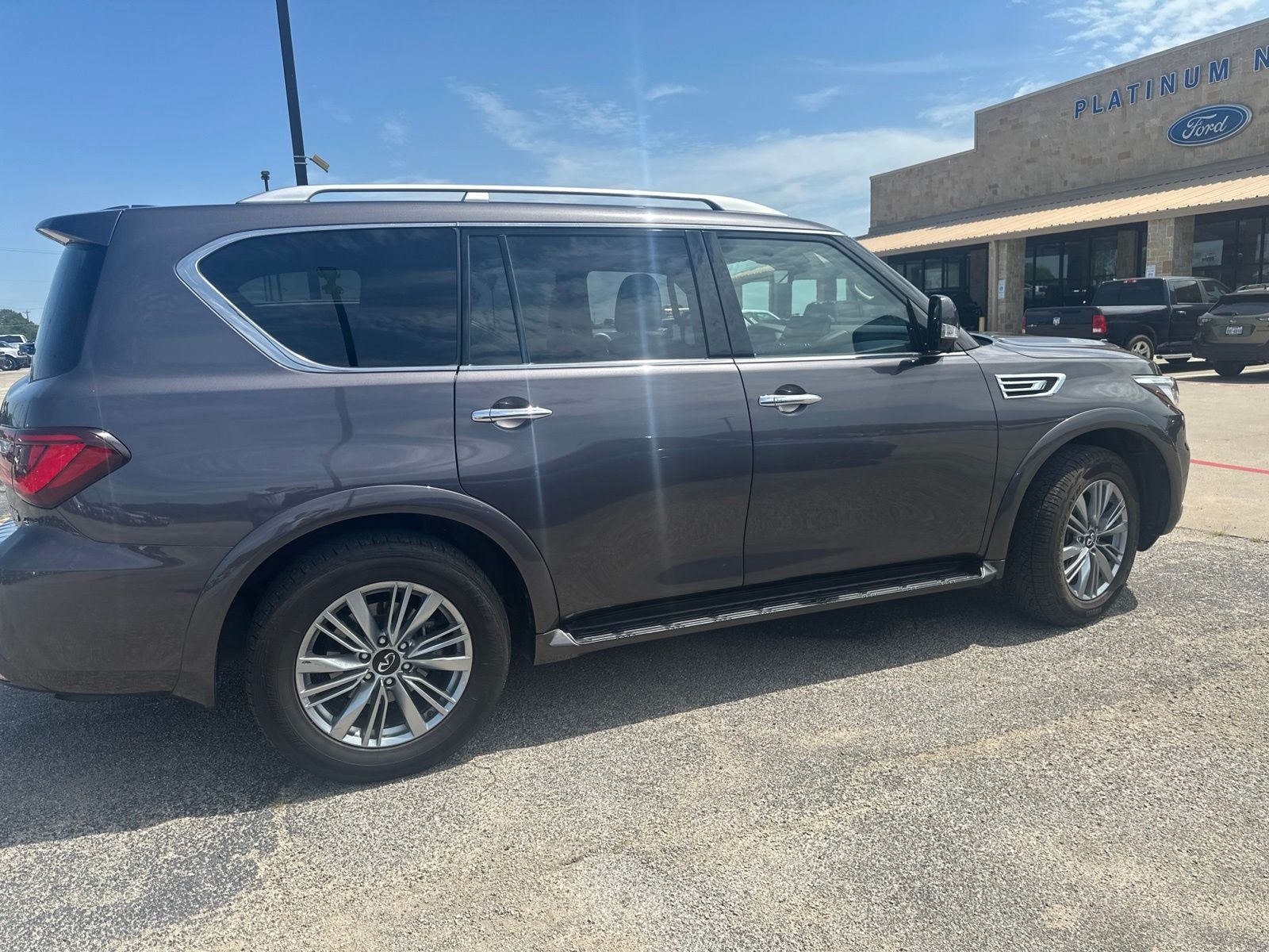 2024 INFINITI QX80 LUXE