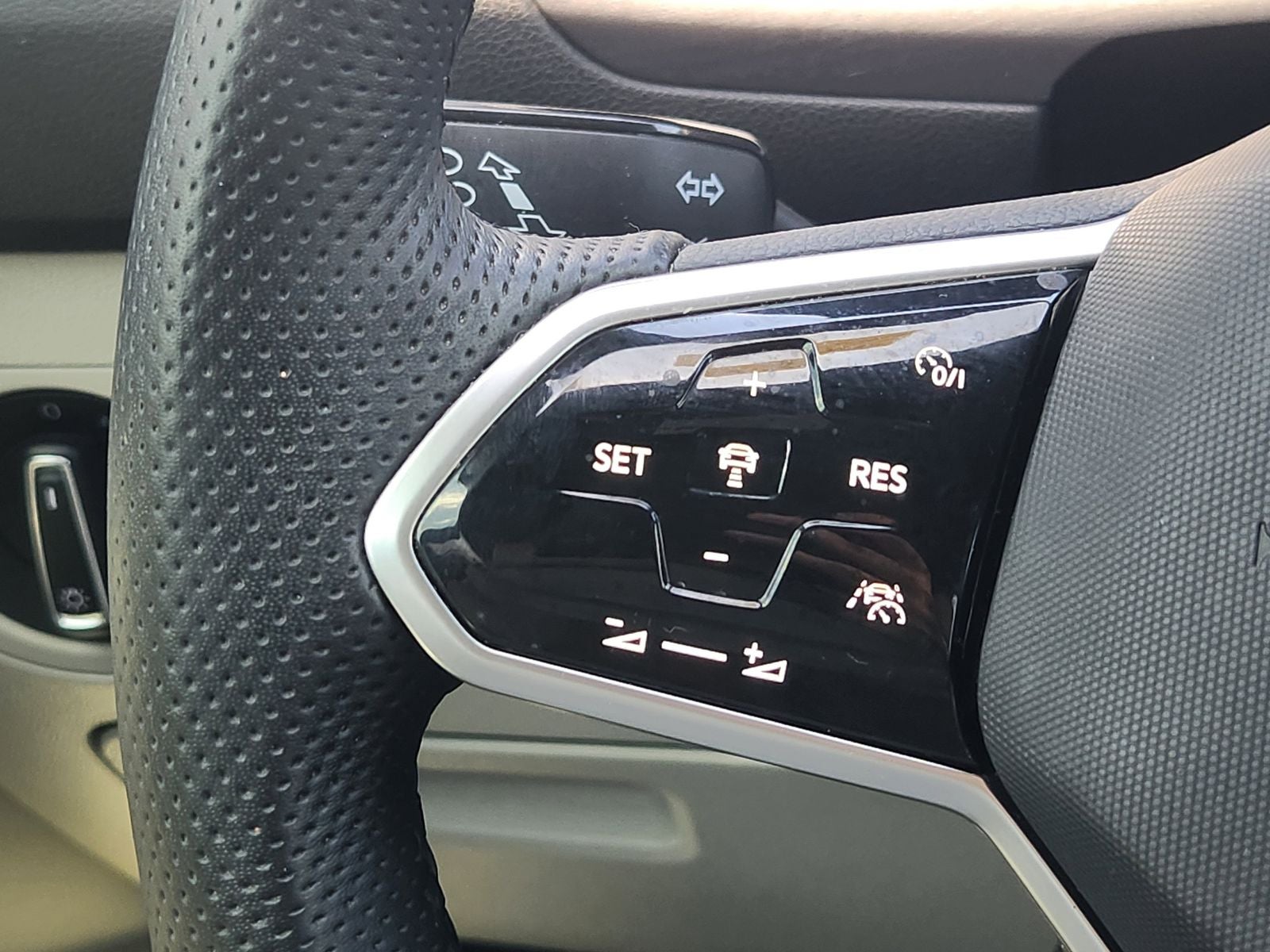 2024 Volkswagen Tiguan 2.0T SEL R-Line
