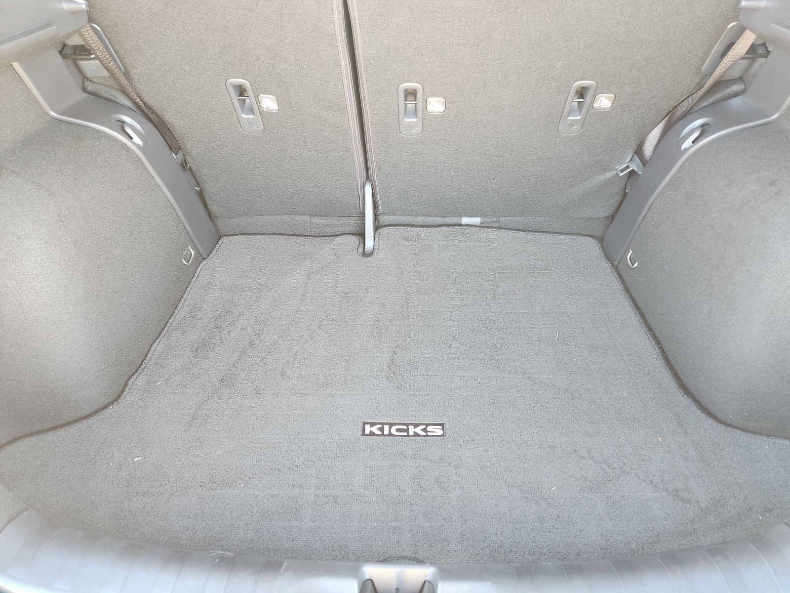 2021 Nissan Kicks SR