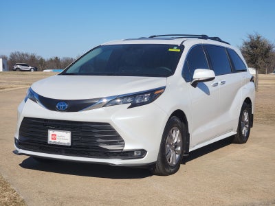 2025 Toyota Sienna XLE