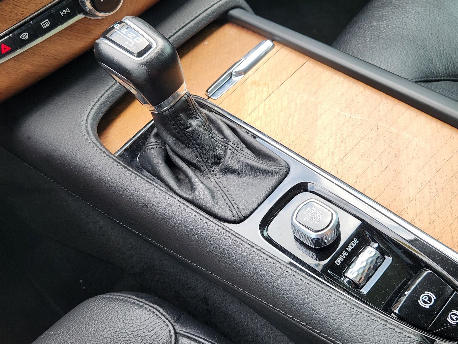 2021 Volvo XC90 T6 Momentum