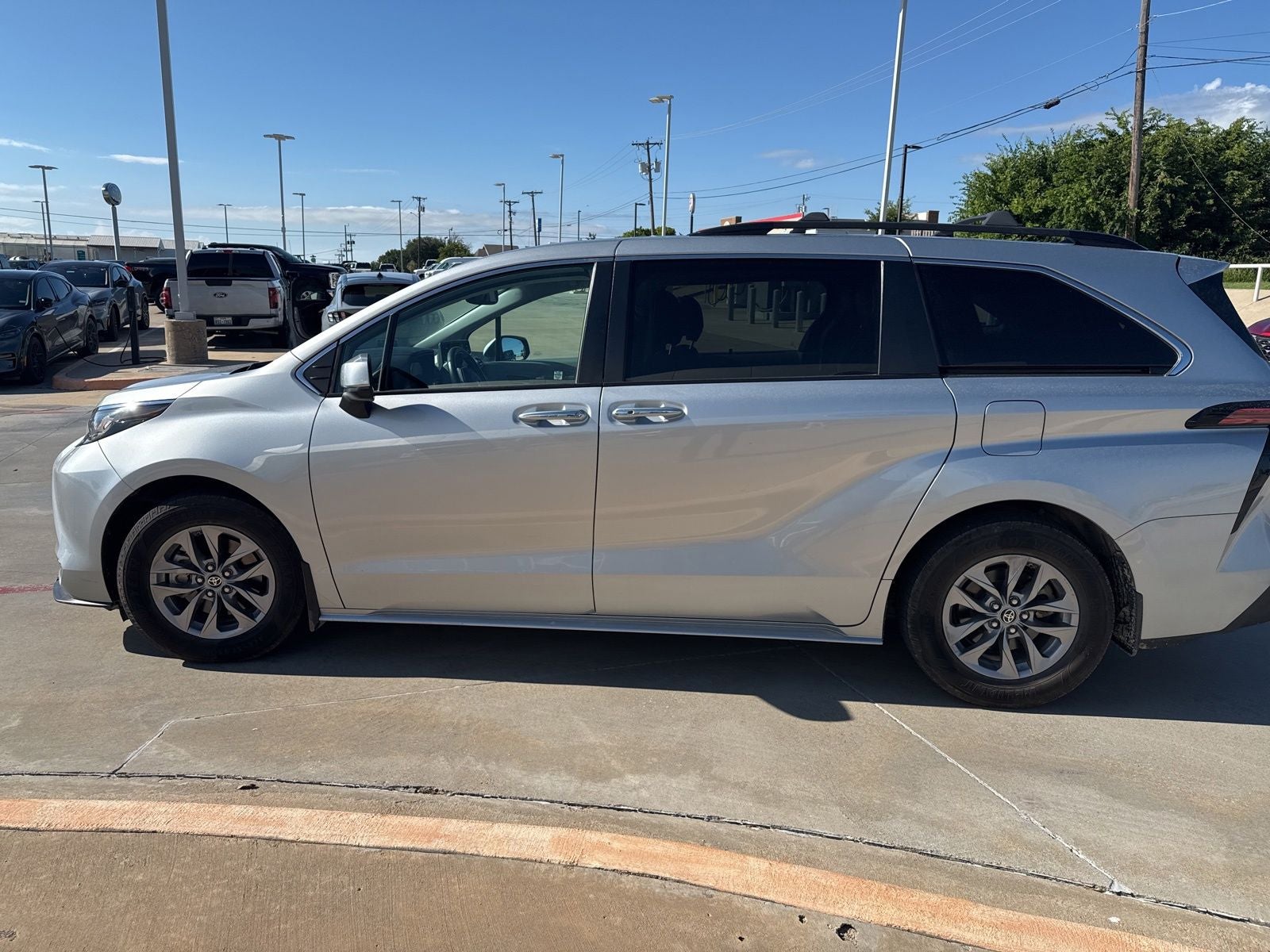 2022 Toyota Sienna XLE 8 Passenger