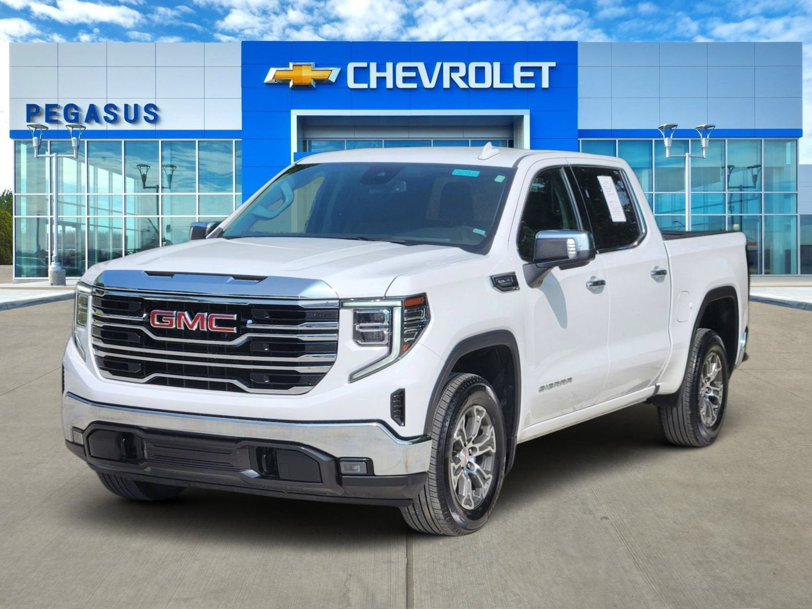2025 GMC Sierra 1500 SLT