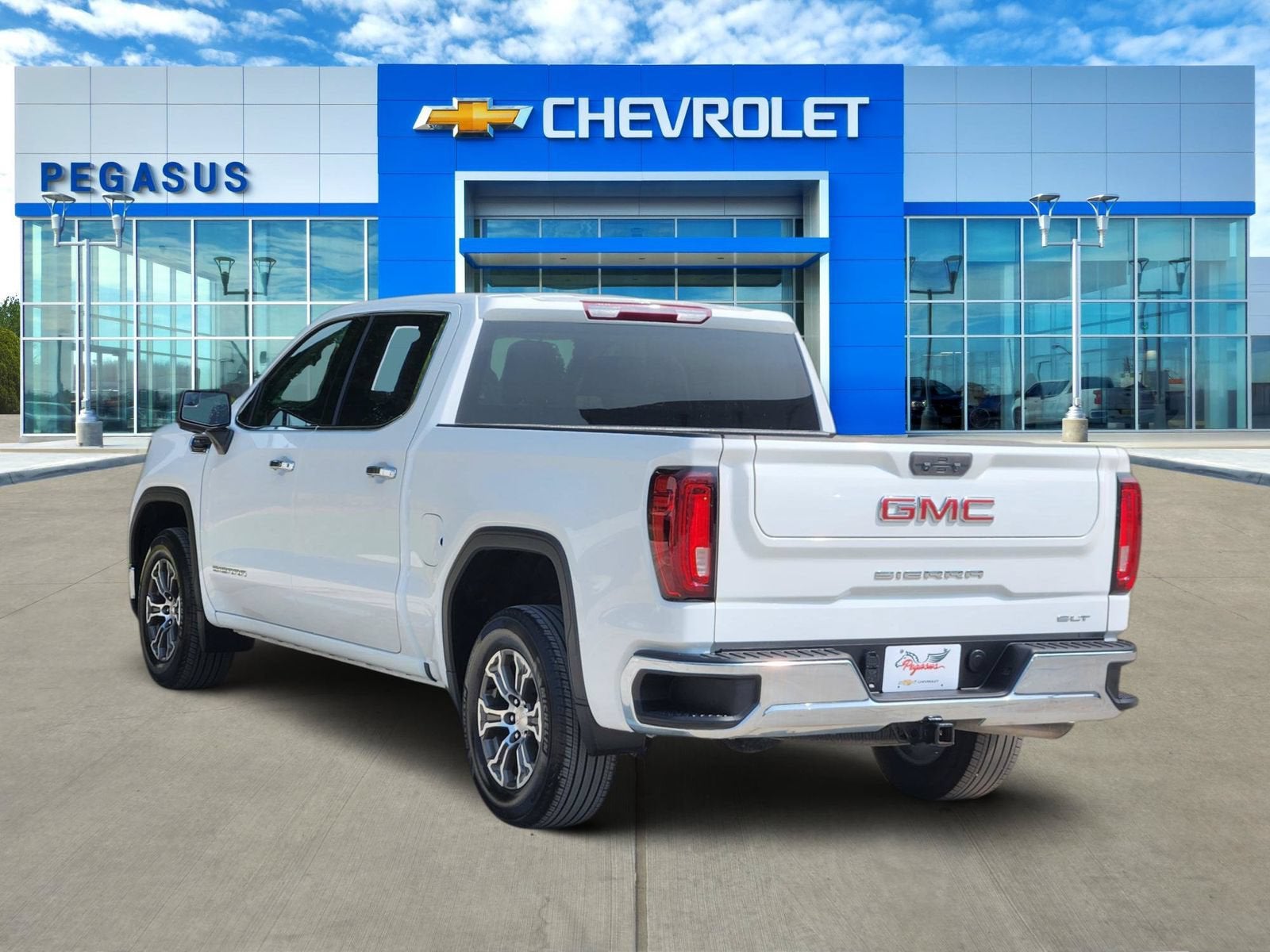 2025 GMC Sierra 1500 SLT