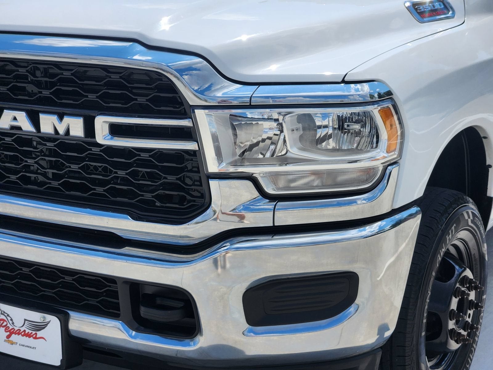 2022 RAM 3500 Tradesman Crew Cab 4x4 8' Box