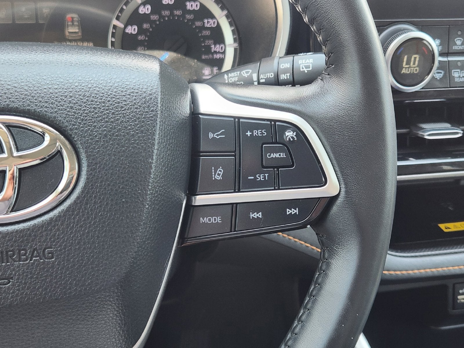 2023 Toyota Highlander Hybrid XLE Bronze