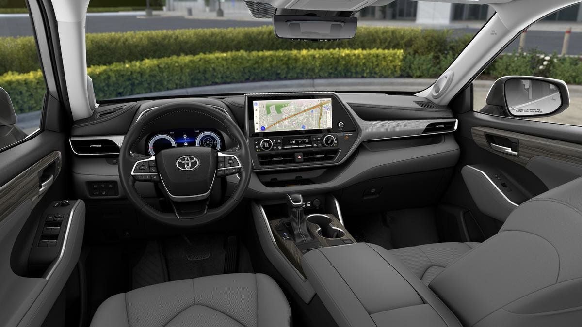 2026 Toyota Highlander Hybrid Platinum