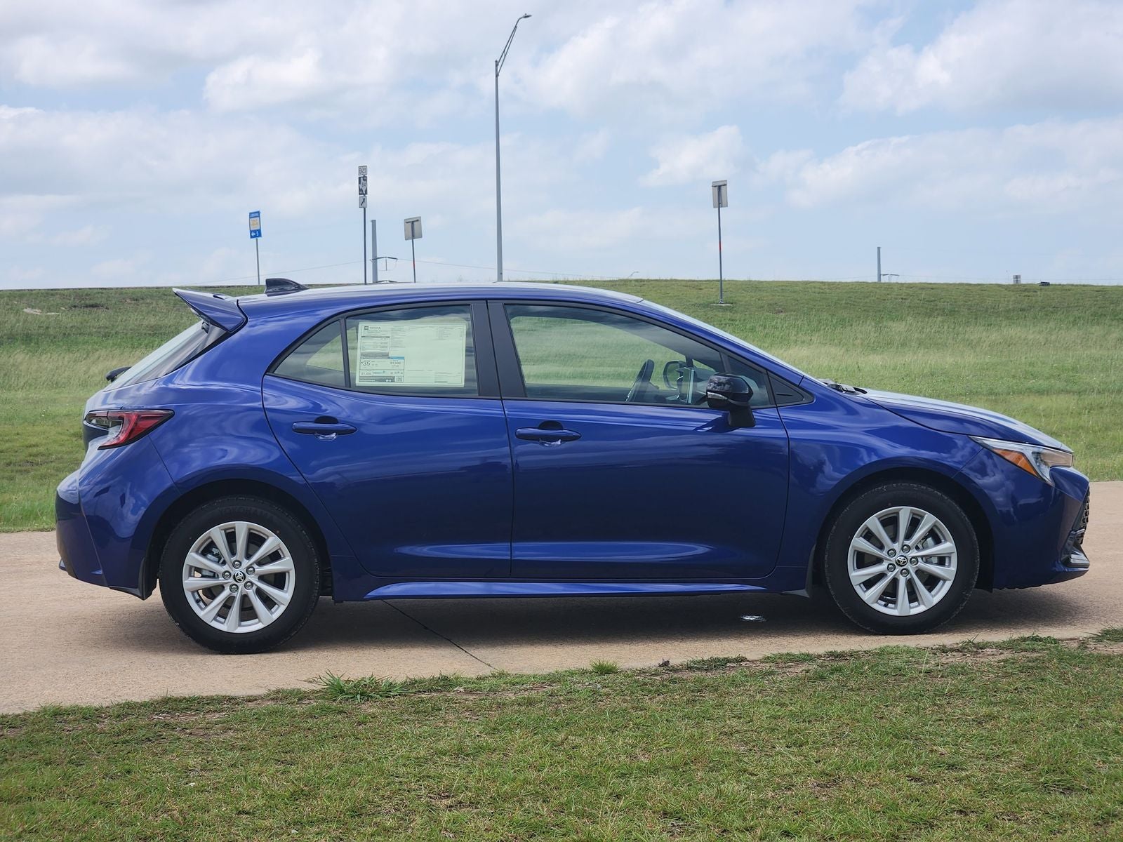 2026 Toyota Corolla Hatchback SE