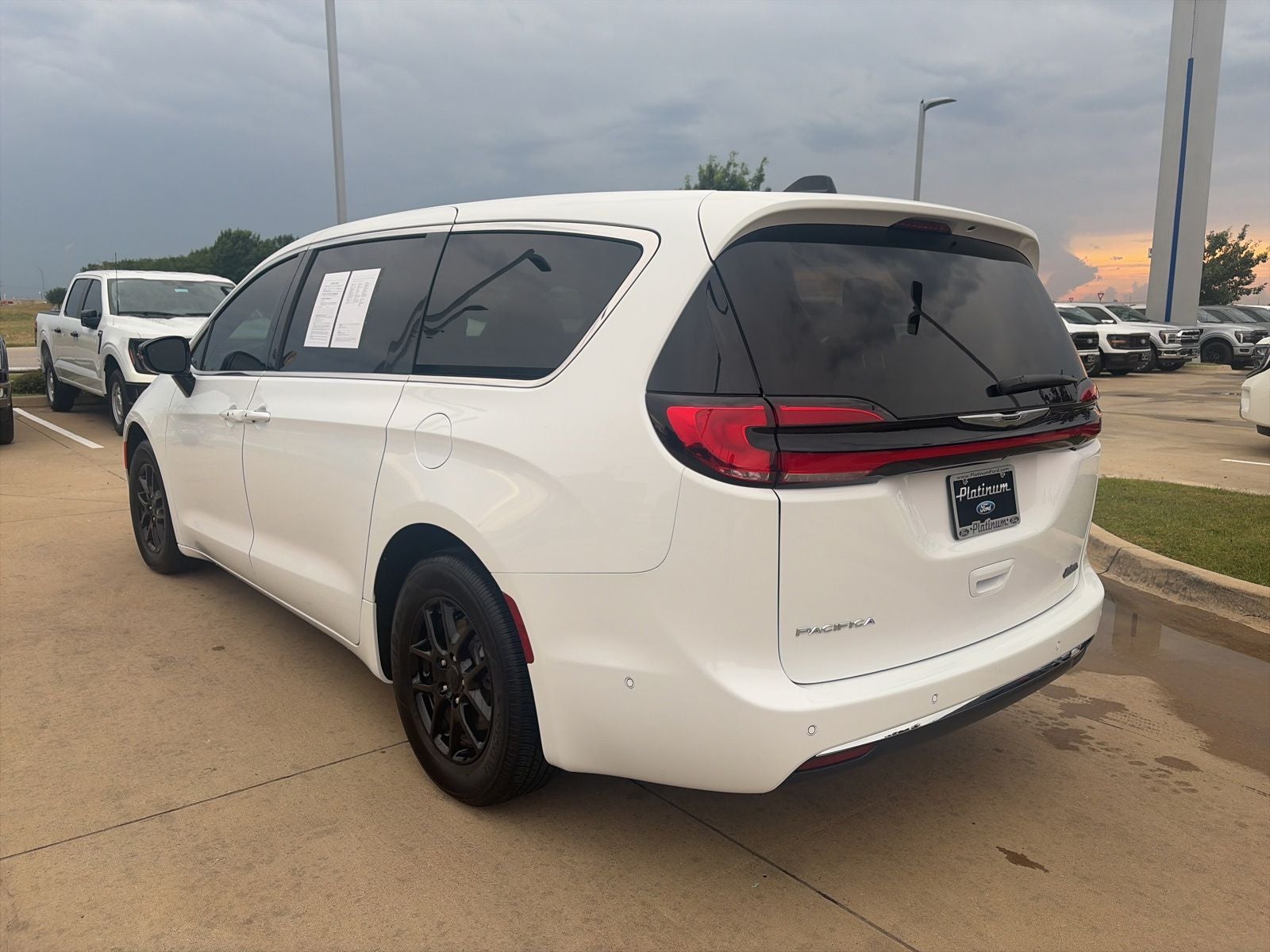 2025 Chrysler Pacifica Select